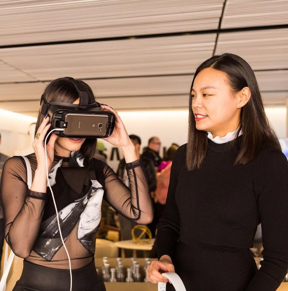 january_diaries's tweet photo. Virtual fashion - what an incredible experience #NoFilter #JustVR #JanuaryDiaries @SamsungMobileUS @nyfw @ftlmoda https://t.co/0GIBPnAlY7 https://t.co/SHj9nS18hh