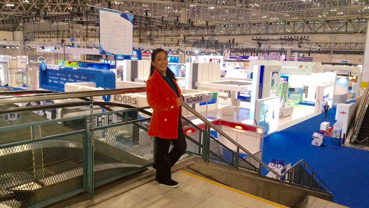 Marinihei1102's tweet photo. Mari Nihei interpreter job in Axcelerate Energy Japan 2017 Conference &amp; Exhibition in makahari Messe @CambalMilagros @Marinihei1102 https://t.co/0Ju8XvLUpO
