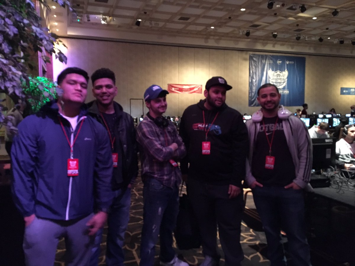 TeamCarnageLLC's tweet photo. Congratulations to our North American Gears of War roster for placing T25 in open bracket and T37 overall!
#CarnageGOW
#GearsAC https://t.co/a71bUEmeLO