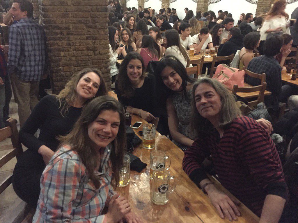 DaniGaliot's tweet photo. Muy bien acompañado en la arquifiesta ready to "Razz" en Ovella Negra..! Hoy vamos a bailar!!!! https://t.co/VdNi50hyiN