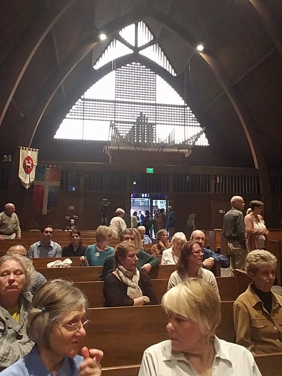 zerlinehughes's tweet photo. In #Baltimore early to hear #blackjournalist, veteran #WhiteHouseReporter @AprilDRyan @ Church of Redeemer https://t.co/YWil3OVQfn #journo https://t.co/huVdQBB008