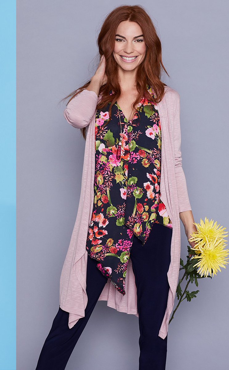 ShopBellissima's tweet photo. Brighten up the office with floral prints this spring! https://t.co/x5J7kSTmAw
