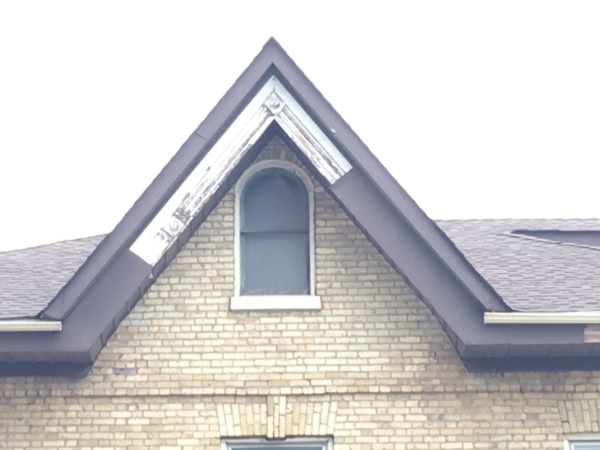 KyleGonyou's tweet photo. "Truth Windows" can be found all over our built environment - just need to know where to look! ๐ #TruthWindow #CulturalHeritage #palimpsest https://t.co/Ha2h20USum