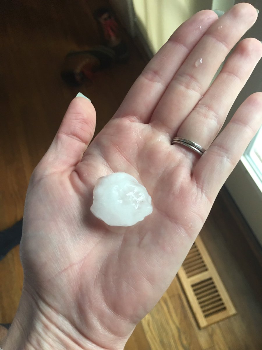 ACSouthernMess's tweet photo. Golf ball sized hail in Vestavia off Rocky Ridge @spann https://t.co/yGONEj4cC4