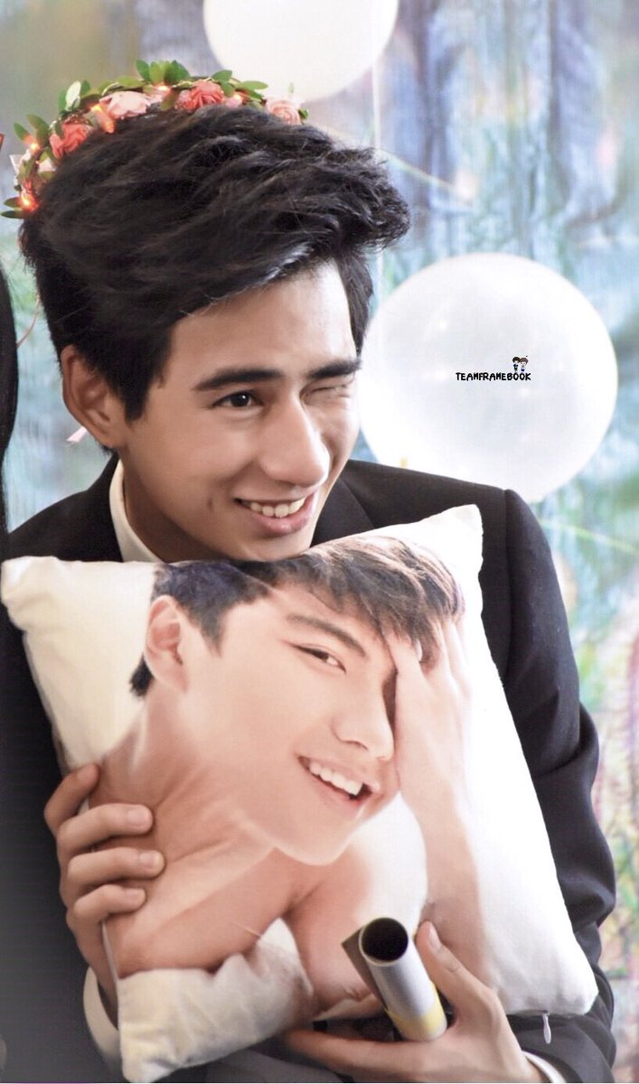 Ohmpawat_Family's tweet photo. คนนี้ของ ผมมมมมมม 👇🏻👇🏻👇🏻👇🏻
#TTTwithTOEY
#toeysittiwat
@ImerbSittiwat https://t.co/eIULxrTNU9