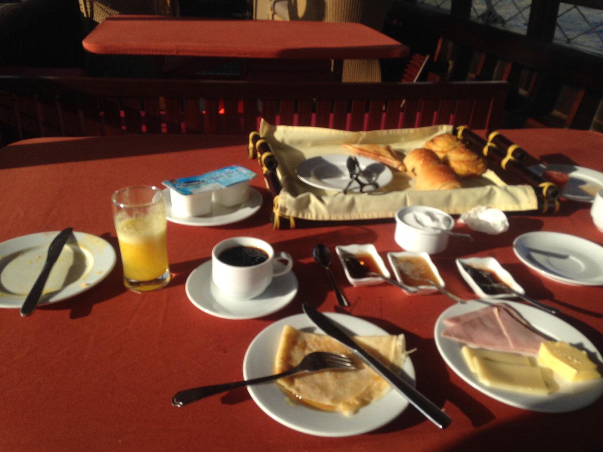 Claire Cameron tweet media