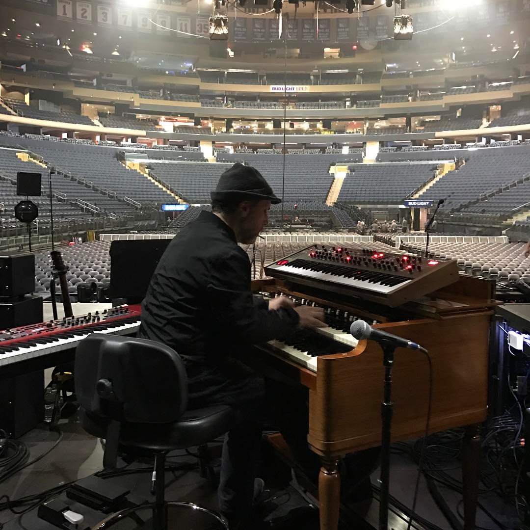 KeyboardMag's tweet photo. Congratulations to ace keyboardist @LarryGoldings for making his @TheGarden debut tonight with @JohnMayer in NYC. https://t.co/nnAfQVD1T8