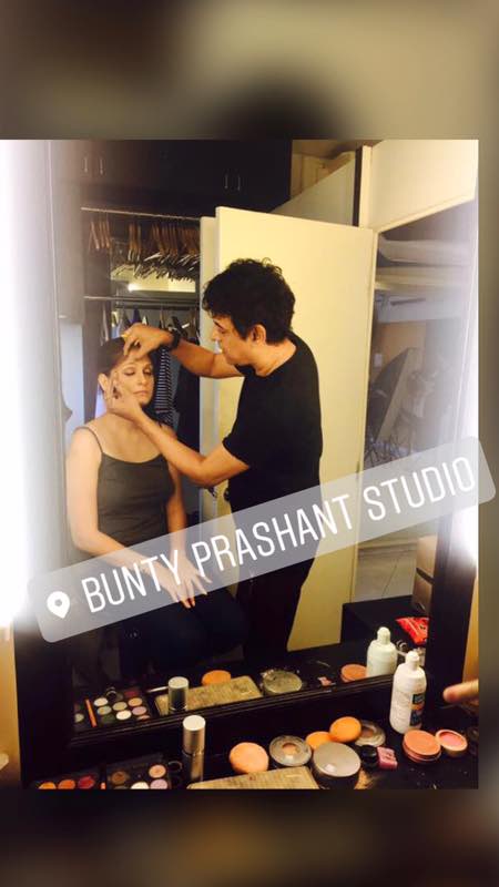 buntyprashant1's tweet photo. Make up is my art!!
#gettingready
#getsetgo
#Portfolios
#advertising
#makeup https://t.co/OZRHmcTmcA