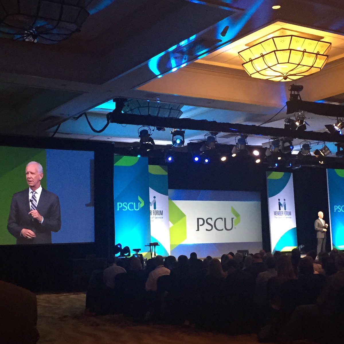 DianaGarzaPSCU's tweet photo. Captain "Sully" Sullenberger sharing his "Miracle on the Hudson" story in 208 Seconds: A Lifetime of Lessons #mforum17 #pscu https://t.co/oAraWLJpCH