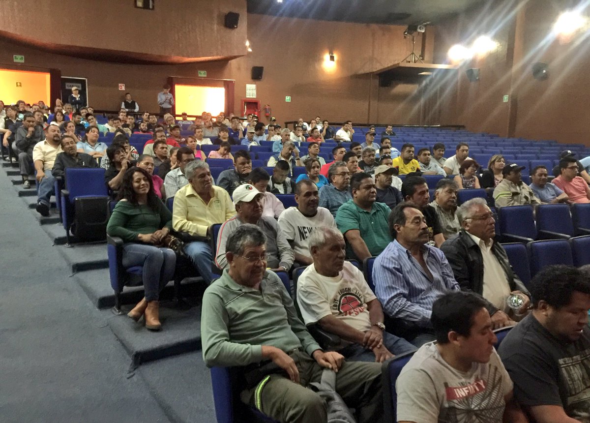 Trabajo en equipo y compromiso para facilitar labor de operadores y personal de pipas, plantea <a href="/DioneAnguianoF/">Dione Anguiano</a> en reunión con trabajadores.