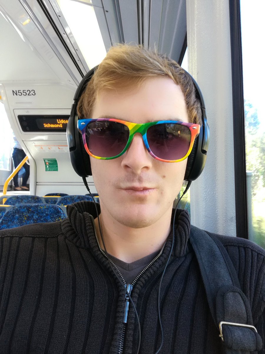 TheGayST's tweet photo. Wearing my rainbow sunnies for Barry Manilow. Always had a feeling you were, and it changes nothing! #Fanilow #BarryManilo #Gay #BUrself https://t.co/qL1bsQCUc0