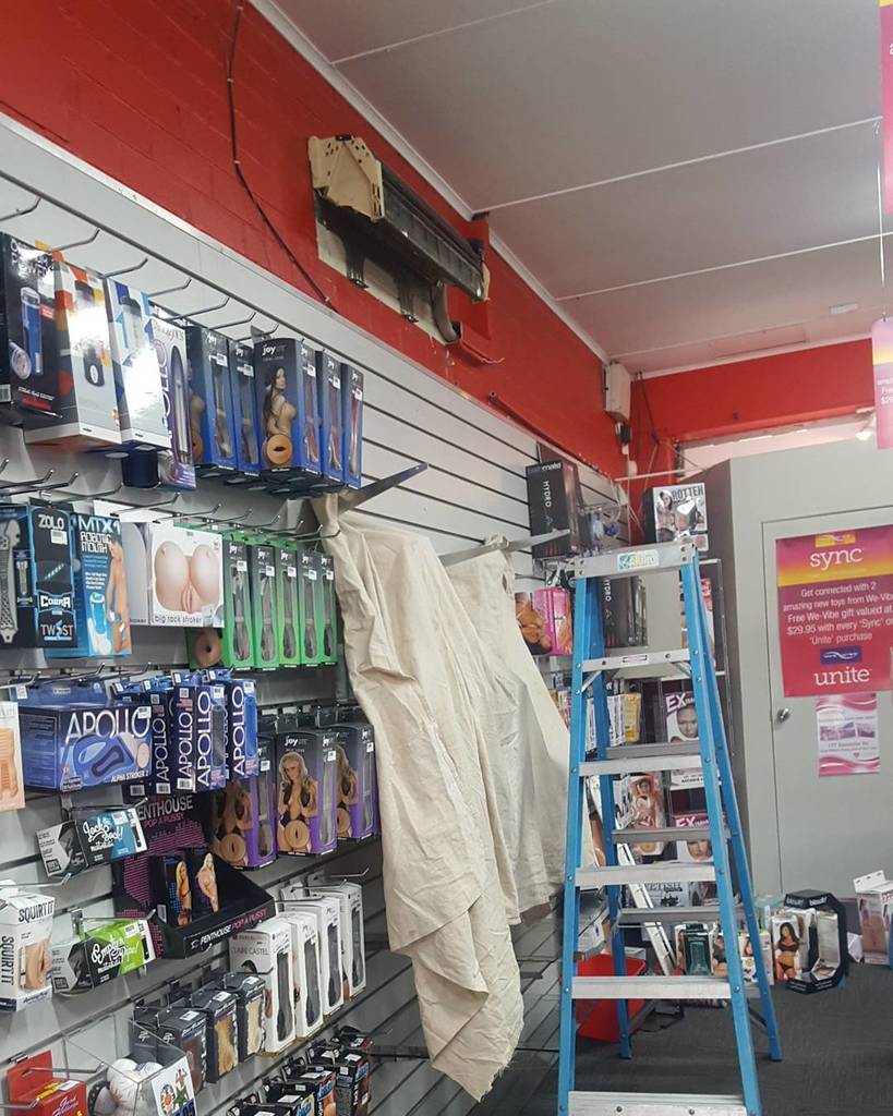 Air-Con service day! #dirty #filthy #wordsthatsoundsexybutarentbecauseofcontext #tagsthataretoolong