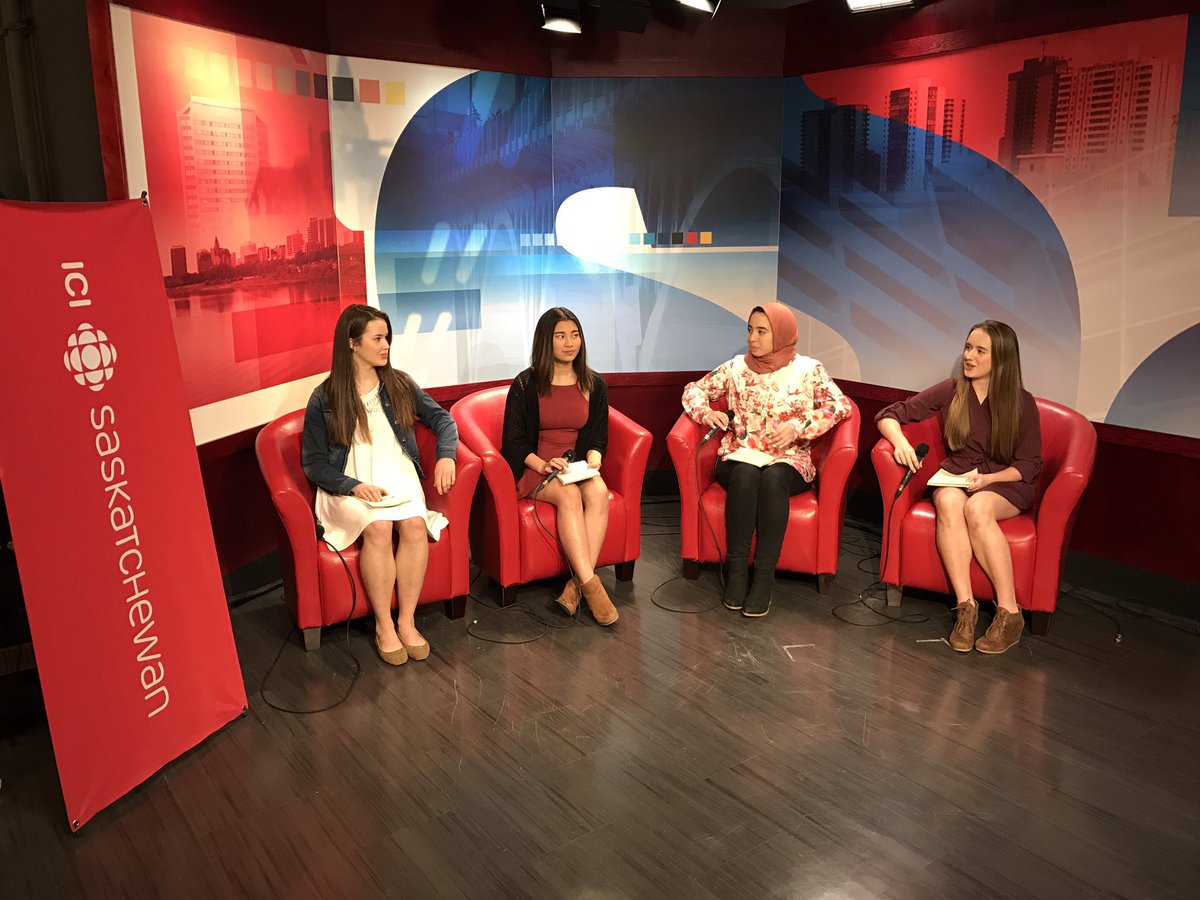fureteuse_fr's tweet photo. Tellement fière de ces jeunes journalistes!! En direct dans 10 minutes! #jeuneinfo #fureteuse https://t.co/wfRnlmk36K