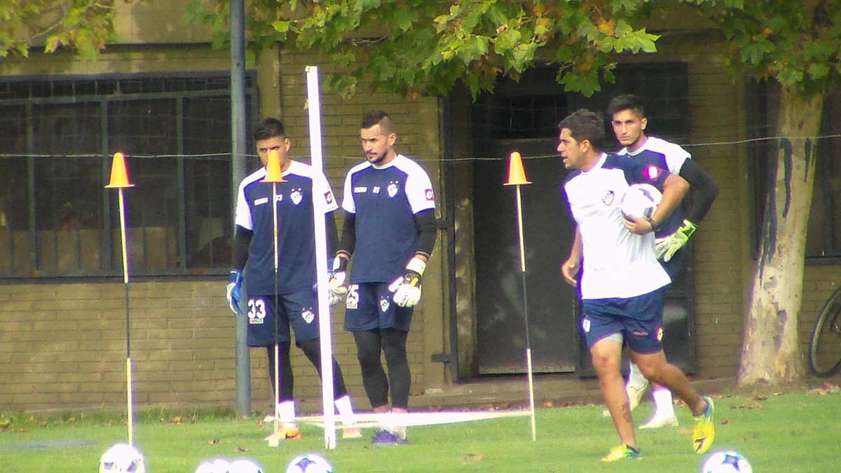 #Quilmes <a href="/elmonoherrera/">Dario Herrera</a> el lunes entrenando a Rigamonti, Ramírez, Ledesma y Formosa. cc <a href="/DiBlasiAdrian/">Adrian Di Blasi</a>