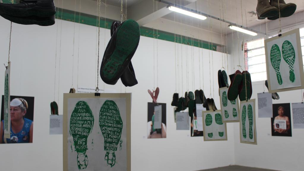 LUZRadio's tweet image. #EnAmérica |  Ayotzinapa: zapatos usados para denunciar las desapariciones forzadas en México dlvr.it/Npwvvs