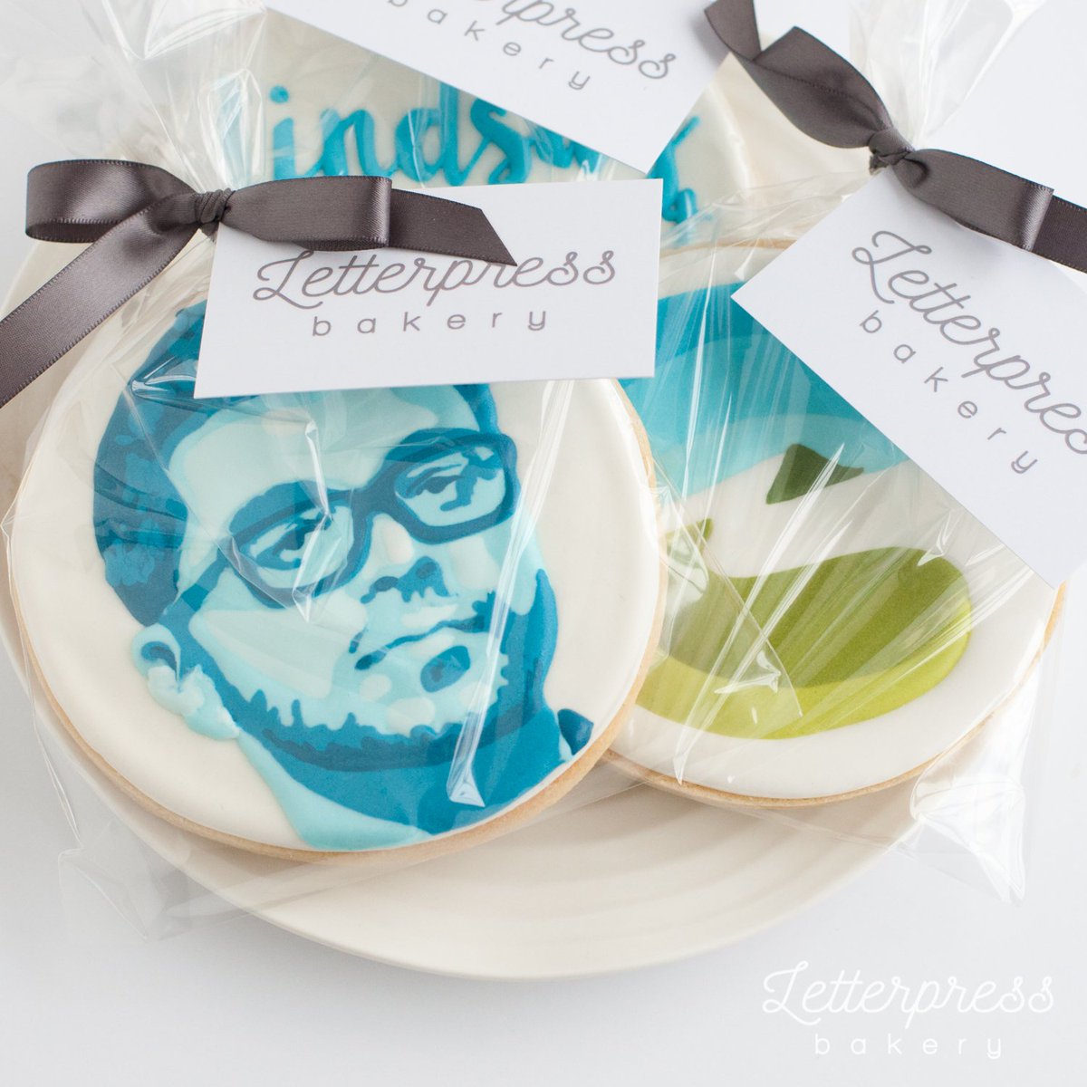 LetterpressB's tweet photo. Posterized and cookied their faces, cuz who wouldn't want to eat their own face?! #cookieportrait @CIMConference @EventsByAly #CIMC2017 https://t.co/Bkm4juKRLw