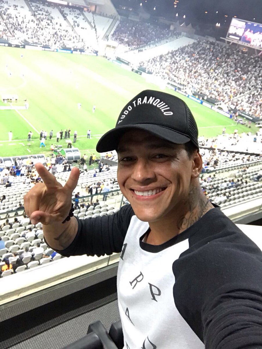 Noite de passar aquela energia positiva aos meus companheiros. Que possamos ter uma partida iluminada. Fechado com <a href="/Corinthians/">Corinthians</a> #Timao #fiel