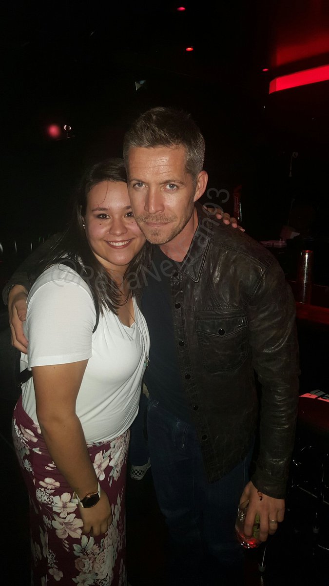 RebaNellFan93's tweet photo. One year later in the same place. @sean_m_maguire is still an amazing, caring, genuine person. Thank you, Sean!โคโค #ComedyNotConflict https://t.co/TP7fZX6444