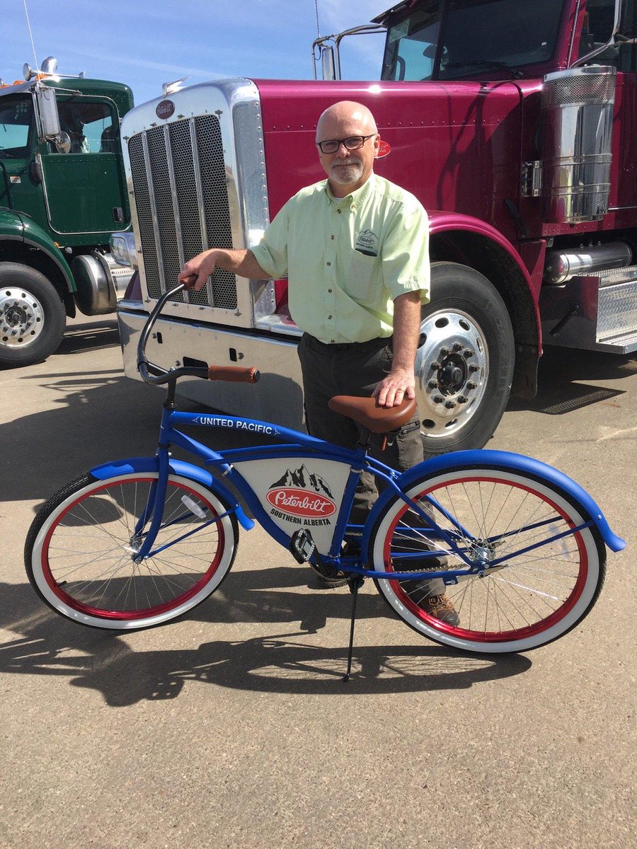 RAISING $$ for PTSD #medhat! Up for Auction Sat. April 8th. PETERBUILT DONATED this CUSTOM Easy Glider bike! SAAWEEEETT! TY! #Jess4PTSD