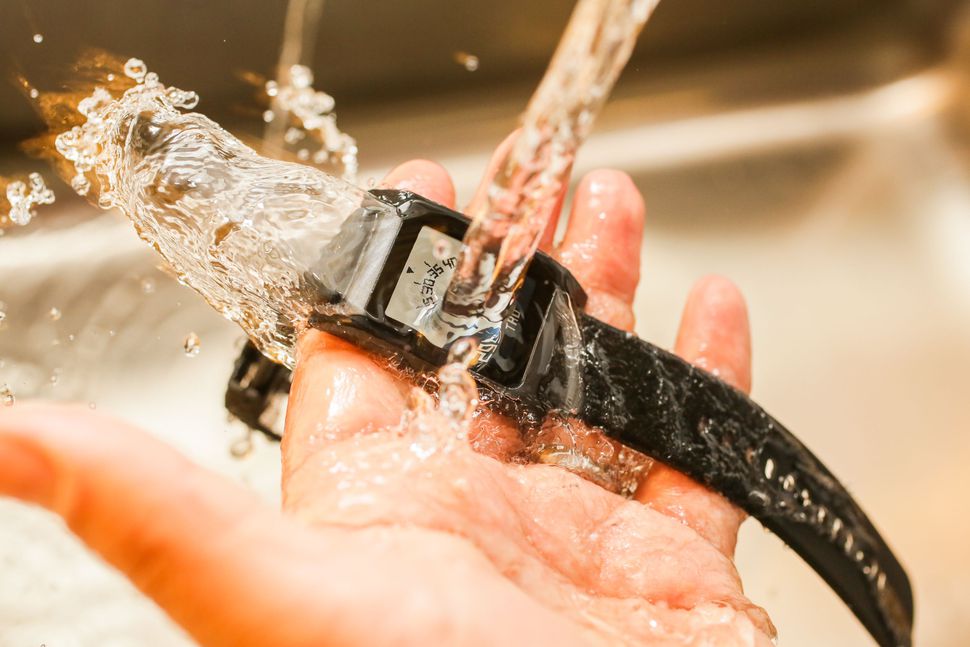 CNET's tweet image. .@Pebble owners rejoice: an update will keep watches ticking indefinitely cnet.co/2nZwTyC