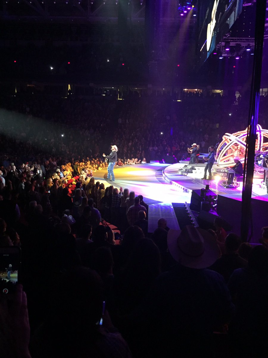 GBbeliever4life's tweet photo. I want to go back to #garthinlubbock PLEASE 🙌🙌🙌🙌🙌🙌 https://t.co/igv8Y1IWWG