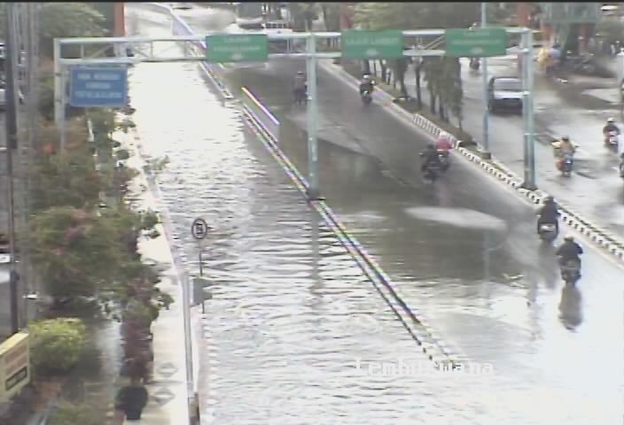 09.23 Simpang Lembuswana : Jl.Dr.Sutomo,Jl.M.Yamin, Jl.S.Parman (lajur perlambatan), terdapat genangan air cukup dalam.