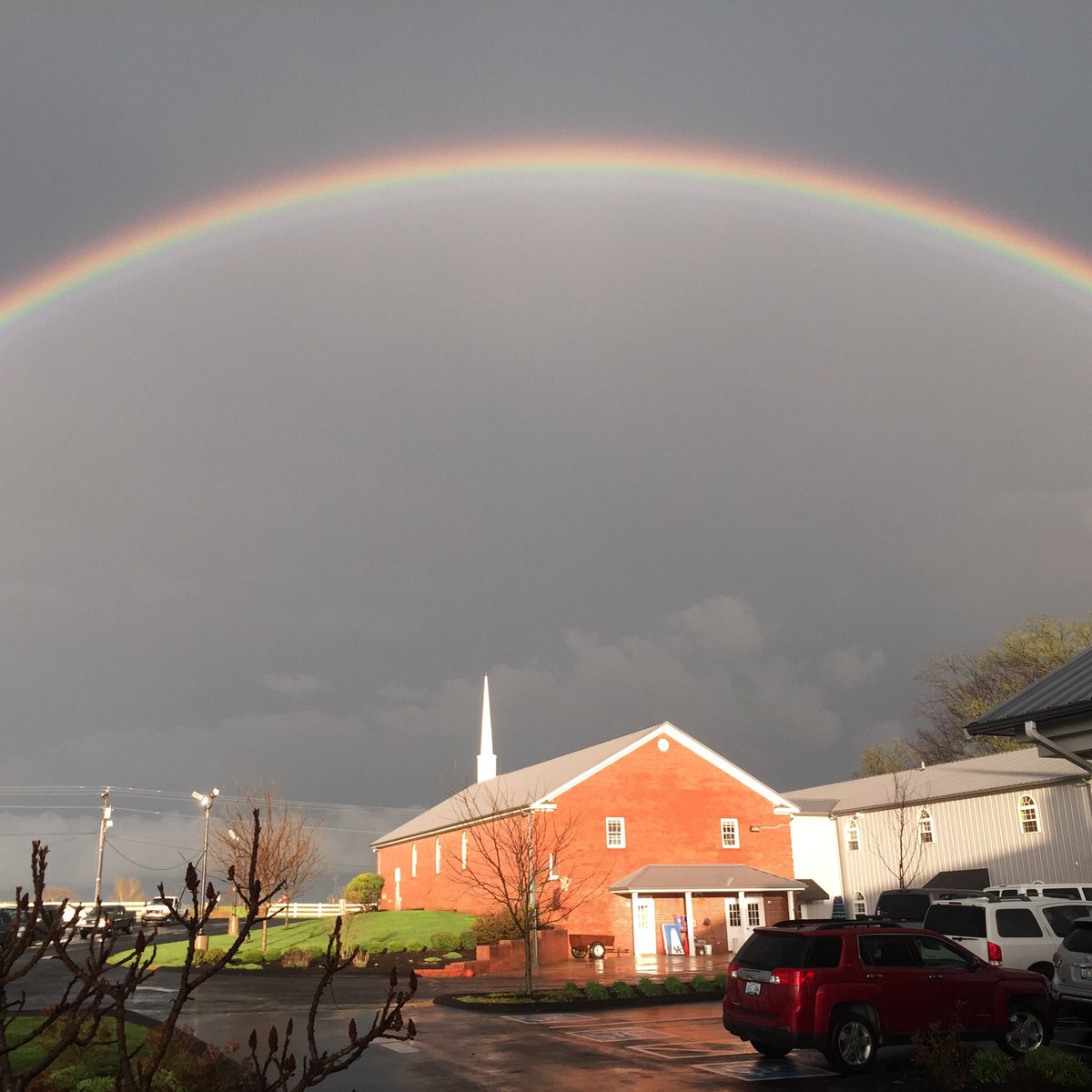 AdamsMachell's tweet photo. After having church via flashlight in the dark, a member of Ninevah Christian Church captured this. #Hispromise @Kentuckyweather #AndersonCo https://t.co/NYPdNmPeSe