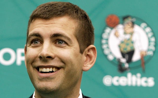 aLexMVP26's tweet photo. Hoy en #Parecidoslamentables Brad Stevens y Jon Cryer (Alan en 2 hombres y medio) #dormiresdecobardes https://t.co/NMyR3Y9cV5