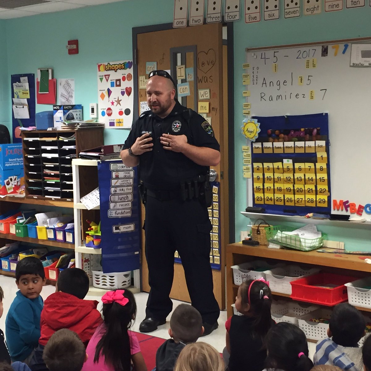 MrsBelksClass's tweet photo. We loved our visit from Granite Shoals PD! So thankful for all of their support! @GraniteShoalsPD @HighlandLakesEL https://t.co/LJnMXOnyPC