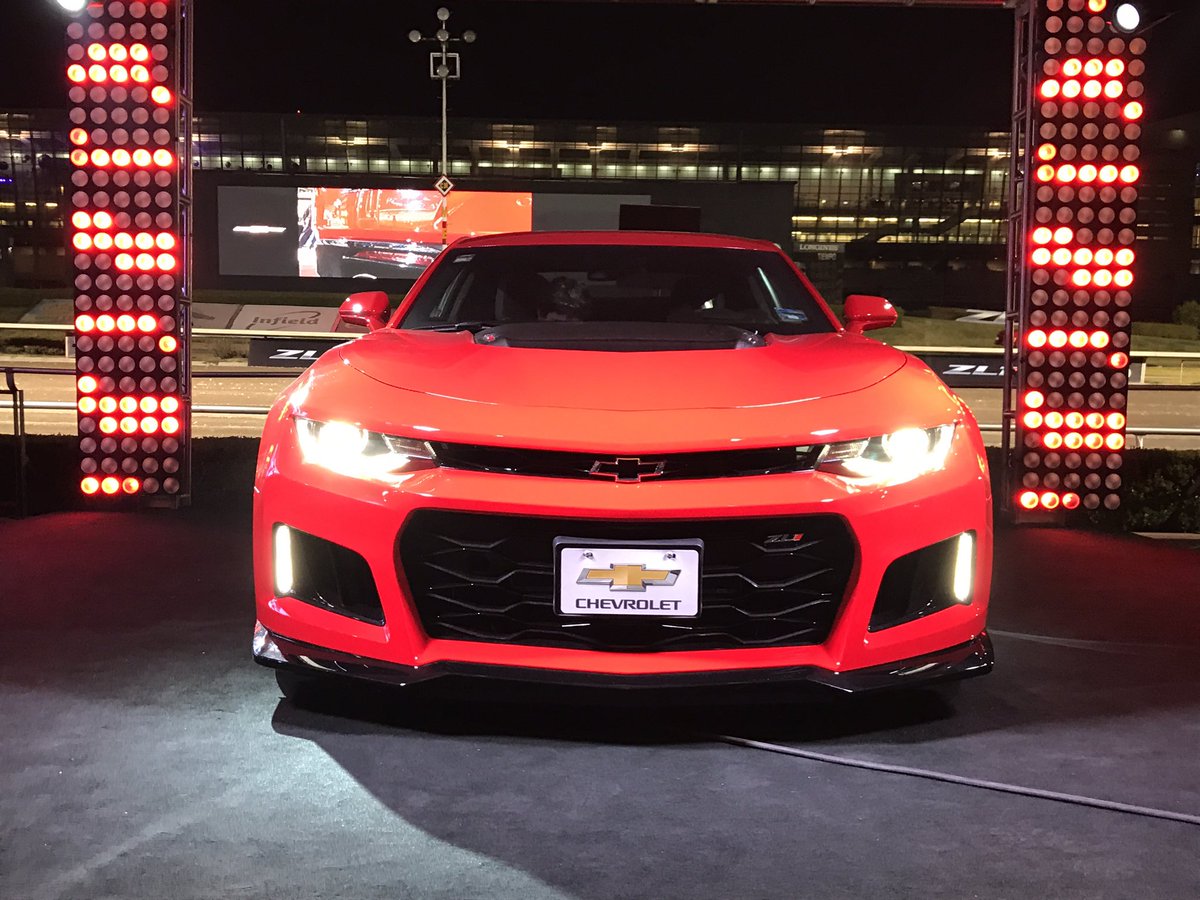 AutosyMas's tweet photo. Motor 6.2L, 650hp, 640lb-p con transmisión de 10 velocidades. Precio 1,250,000 pesos. #CamaroZL1 #ZL1Fun2Drive que más se puede pedir 👌 https://t.co/BPS3JAiYbr