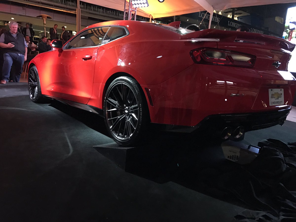 AutosyMas's tweet photo. Motor 6.2L, 650hp, 640lb-p con transmisión de 10 velocidades. Precio 1,250,000 pesos. #CamaroZL1 #ZL1Fun2Drive que más se puede pedir 👌 https://t.co/BPS3JAiYbr