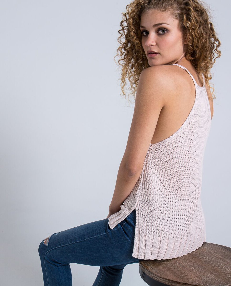 Blushing in the strappy sweater #Ava tank 🌸

Shop @Rails_LA Here:
ow.ly/KLR730aBcL6