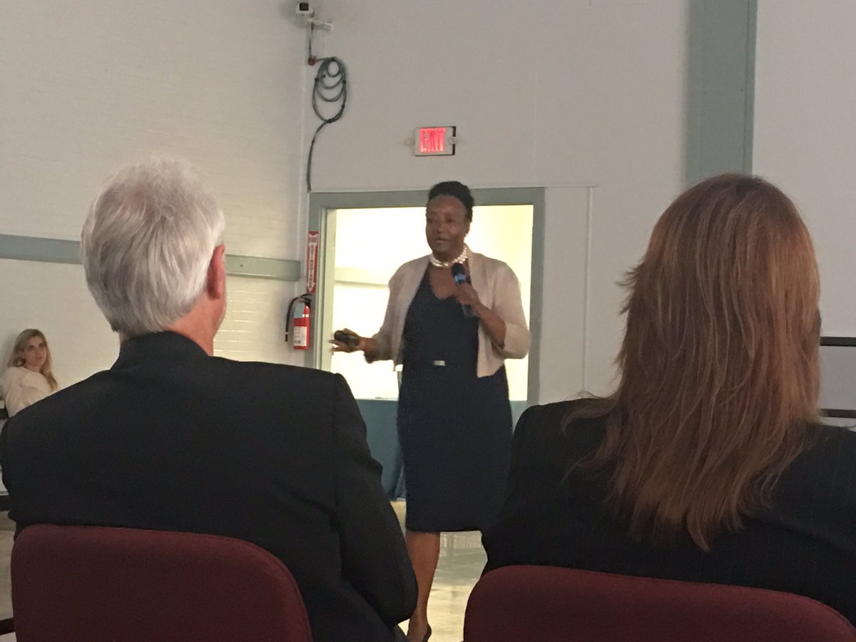 SuperbSpeakers's tweet photo. @HISD_Supe Two Cities in One Day - 3pm In Houston, 10am In Austin...Thanks HISD Small Business Team, @SuperbSpeakers #JoyceScott https://t.co/2P2nNS0Jmp