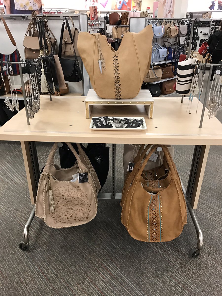 Refreshed some tables! 👒👜 #Vml #TargetStyle #VisualMerchandising