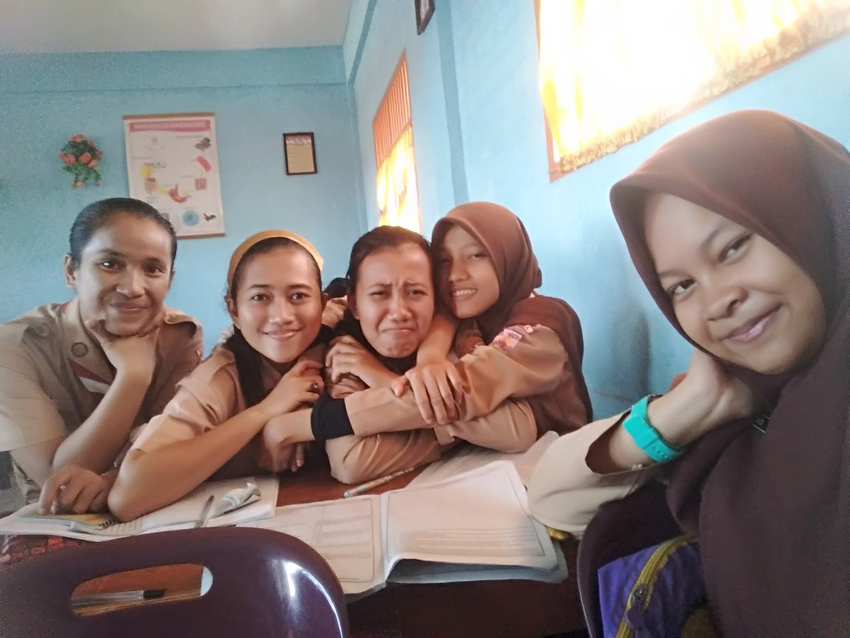 egayuliani_07's tweet photo. Hari terakhir Pakai Baju Pramuka...
#XII #IPA1 https://t.co/yCmMefolqv