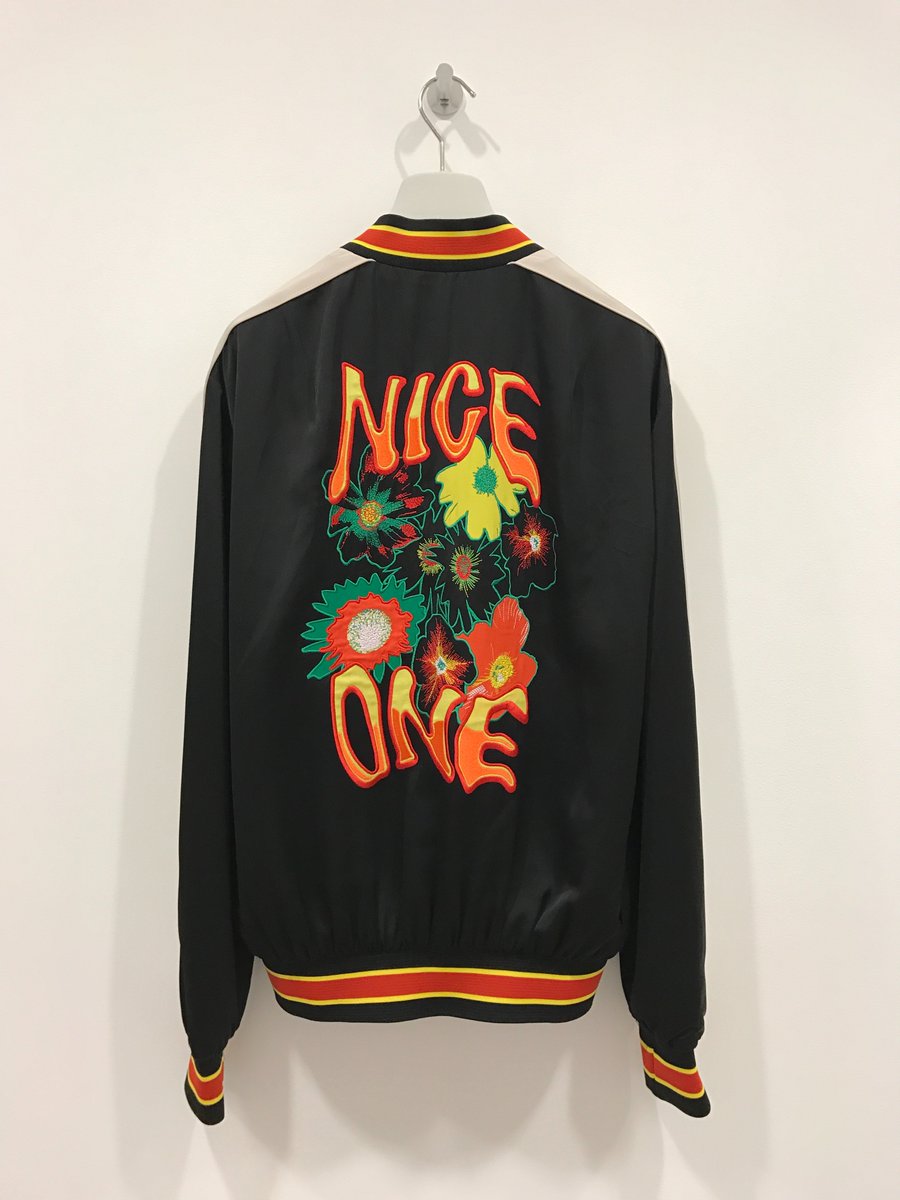 double_sakae's tweet photo. STELLA McCARTNEY
メンズ フローラルエンブロイダード ボンバージャケット ¥188,000
様々な時代のアイコニックなアートやサブカルチャーを取り入れ、タイムレスなクラシックスタイルに新しいクリエーティブのエネルギーが注がれています。
#doublesakae https://t.co/U3skIamUCz