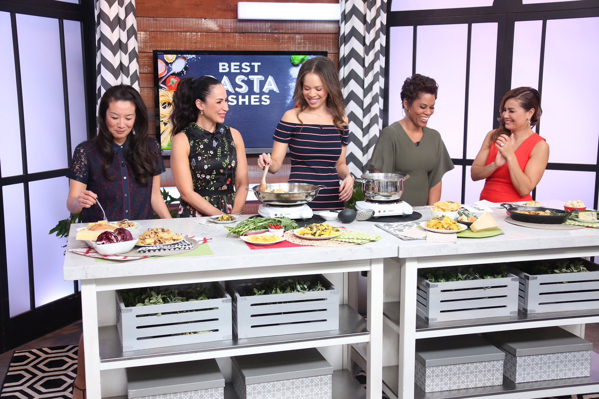 camicooks's tweet photo. Tomorrow I'm back @thesocialctv bringing an awesome (and, of course, EASY) Easter menu for you all. Don't miss it! #easter #camicooks https://t.co/AaKCZluPTE