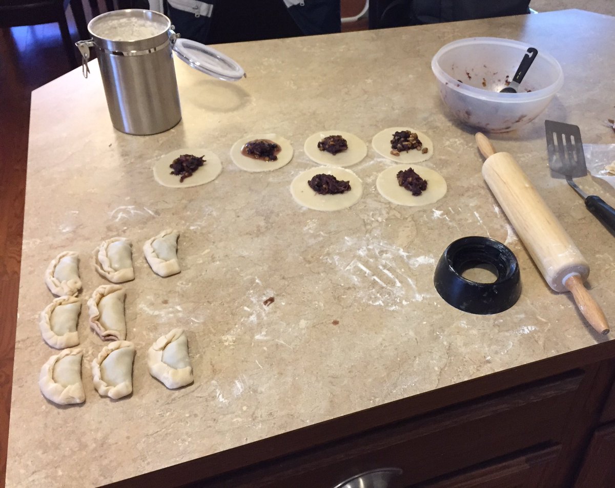 DIC_ICT's tweet photo. @PandoInitiative #PreviewOfTheGoods
#100MWCPando
#99ProblemsButAChefAintOne
#MomsDessertEmpanadas
#YesTheresWineInThem
#Practice
#Tradition
#TipYourChef https://t.co/CjGc3rfFnN