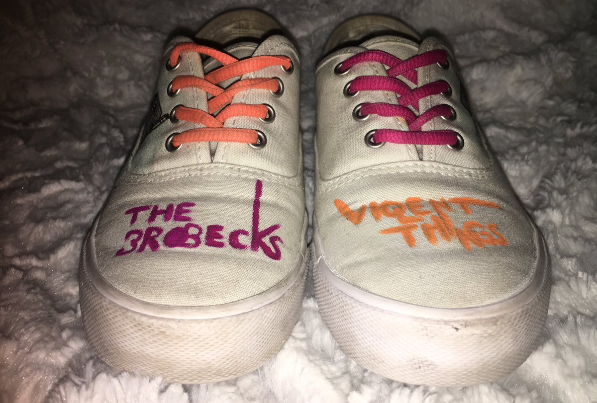 mollyykc's tweet photo. an old pair of shoes i found while cleaning out my closet just turned into the coolest kicks in town https://t.co/oKkS7vUkkk
