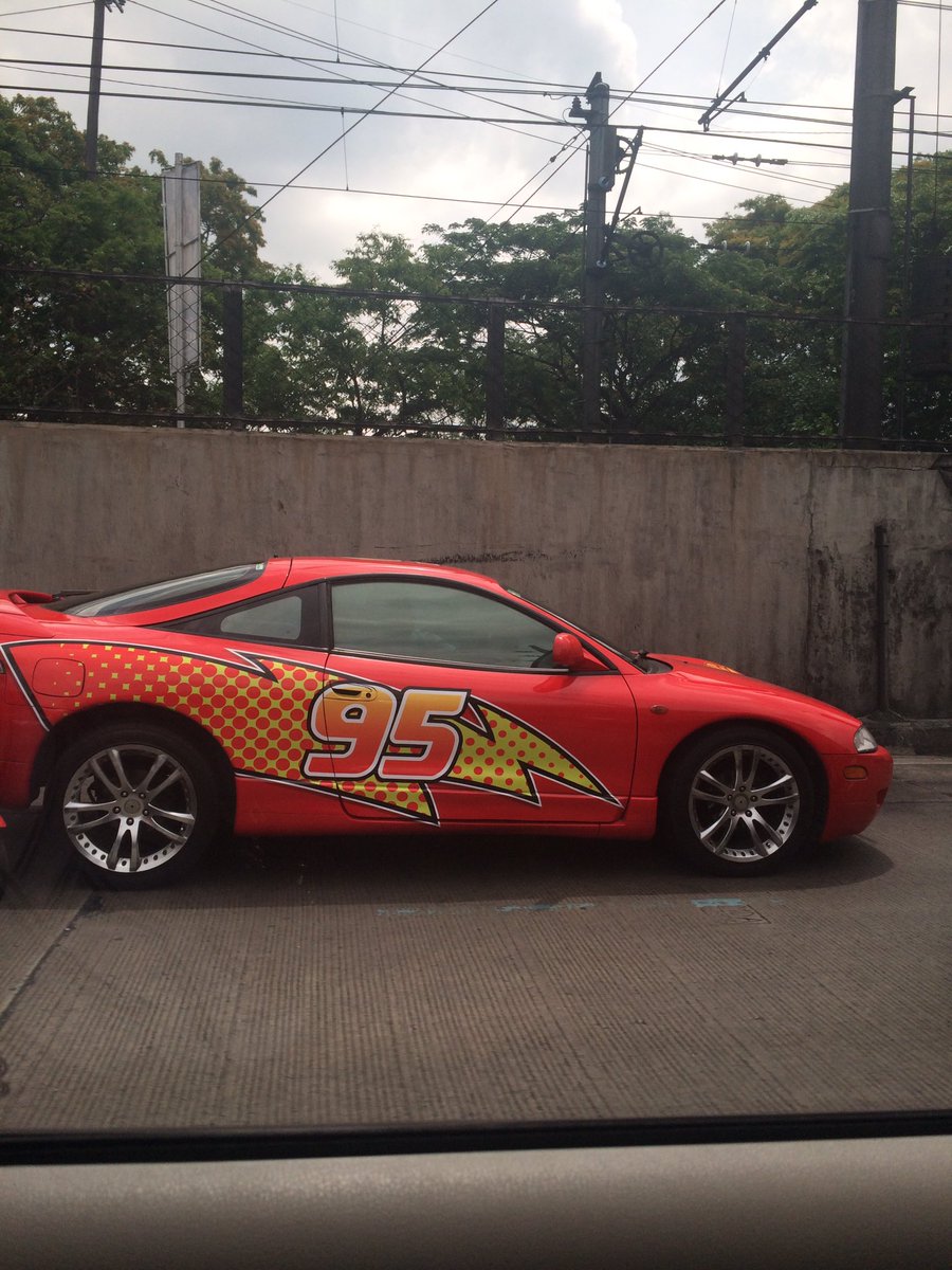 foxrots's tweet photo. casually kachow-ing on EDSA https://t.co/Oa2173dwAI
