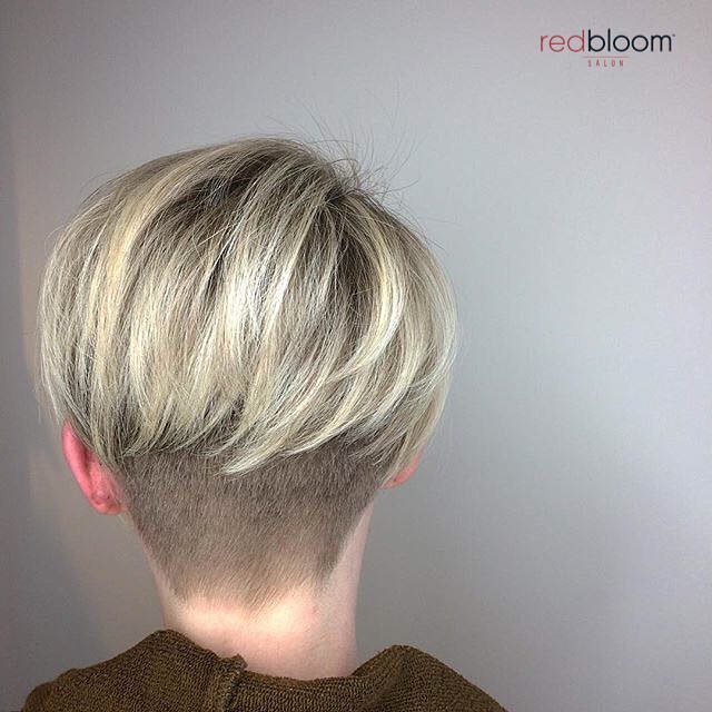 redbloomsalon's tweet photo. Short hair envy ✂️🙌 Hair by master stylist Allison @allison_mable .
.
.
.
#shorthair #shortcut #percisioncut #blon… https://t.co/UaQC8aaZOC https://t.co/PBkYojNiPs