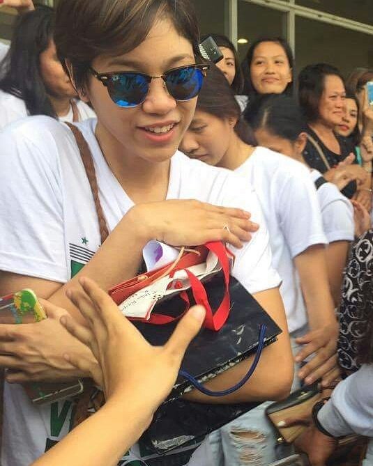 MargieCorpuz03's tweet photo. From LAOAG CITY ILOCOS NORTE TO PAMPANGGA Makita Lang Sila Ng Personal😍 Nalapitan Ko Pa At Mahawakan Sila ❤😍 Sobrang Worth It Lahat💚#2016M&amp;G https://t.co/8W6pZk5974