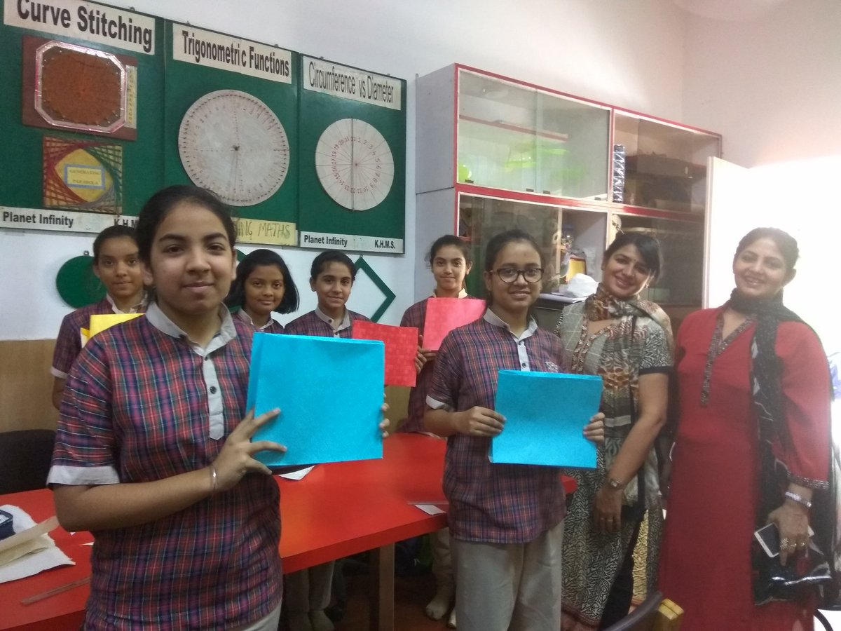 vivsvini's tweet photo. #khmsudaan geared up for the challenge @SchEnterprise #entrepreneurs ,kudos Team Udaan https://t.co/38Uz2sSLIM