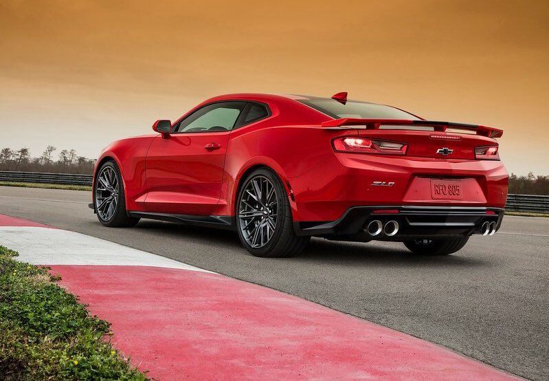 AUTOSIE7E's tweet photo. Nuevo @ChevroletMexico #CamaroZL1 con motor V8 supercargado de 650 HP llega con un precio de $1,250,000 y solo 50 unidades #ZL1Fun2Drive https://t.co/7t18yjYyzK