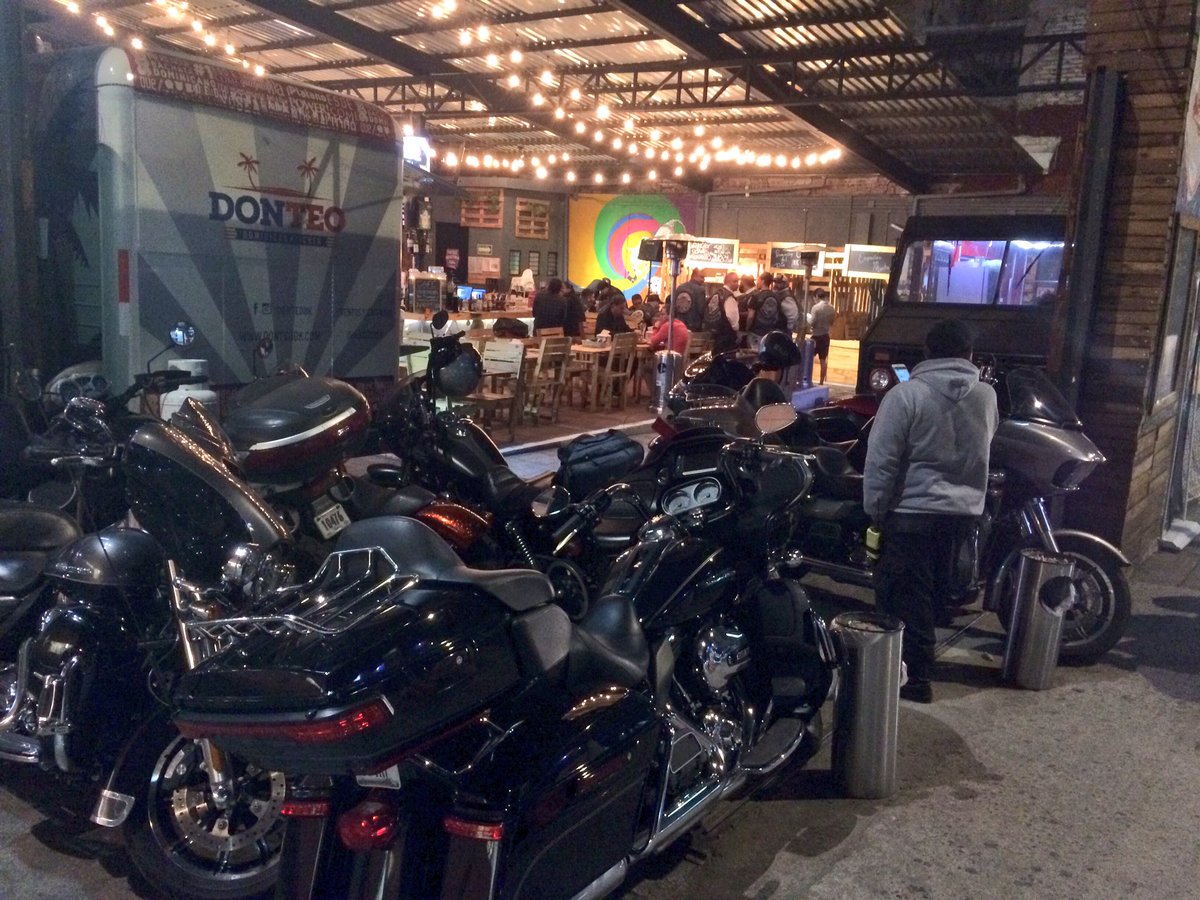 #EnMiércolesEsChido tener a los de #malditaCombustion en <a href="/ParqueBistro/">ParqueBistroDelta</a> #harley #harleydavidson #helados