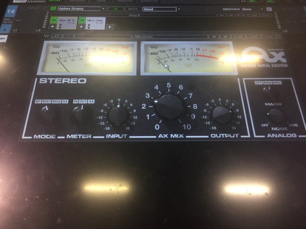 MikeWard78's tweet photo. Finding this working it's way into my workflow more and more these days.  Bringing me back to my days in the studio https://t.co/jtLDyFLShN