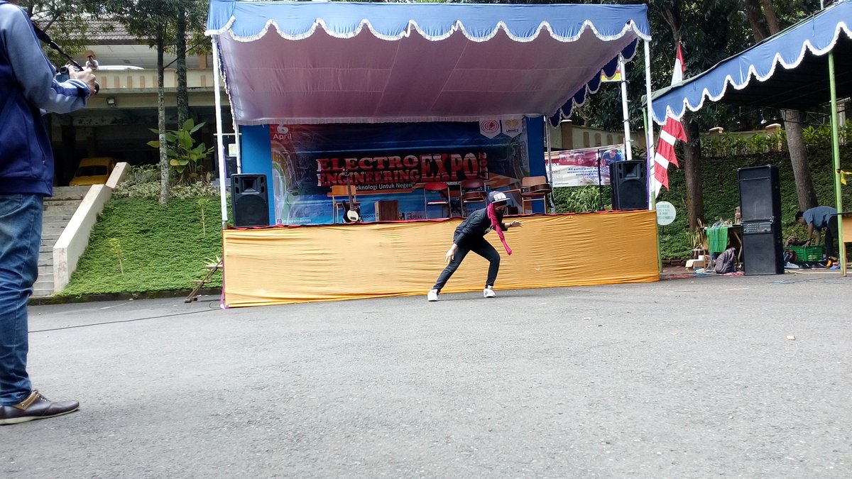 himproteunnes's tweet photo. Sekarang banget! Electro Engineering Expo 2017 di Depan Dekanat FT Unnes! Kuy dateng..... https://t.co/glnrEeUG3B