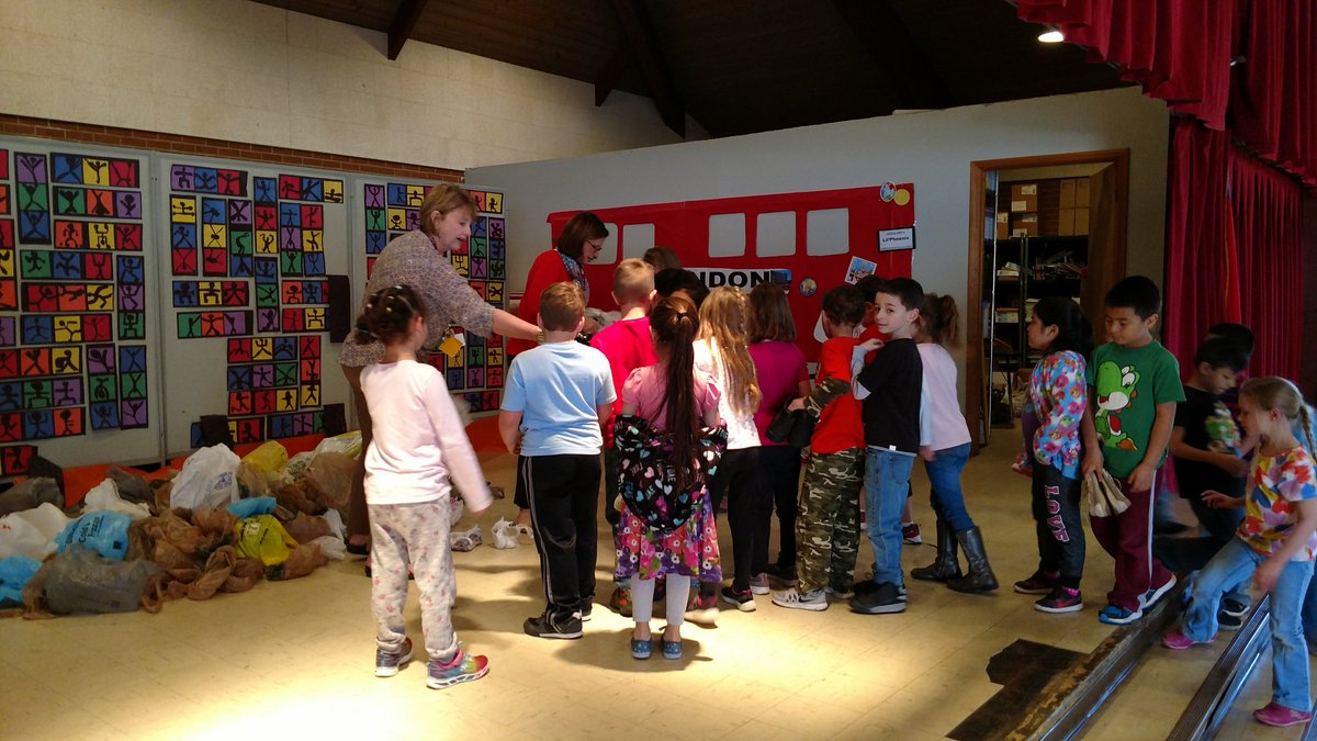 AgnerMatthew's tweet image. Using whiteboards and markers and drawings to count over 500 pairs of shoes first grade collected to give away.