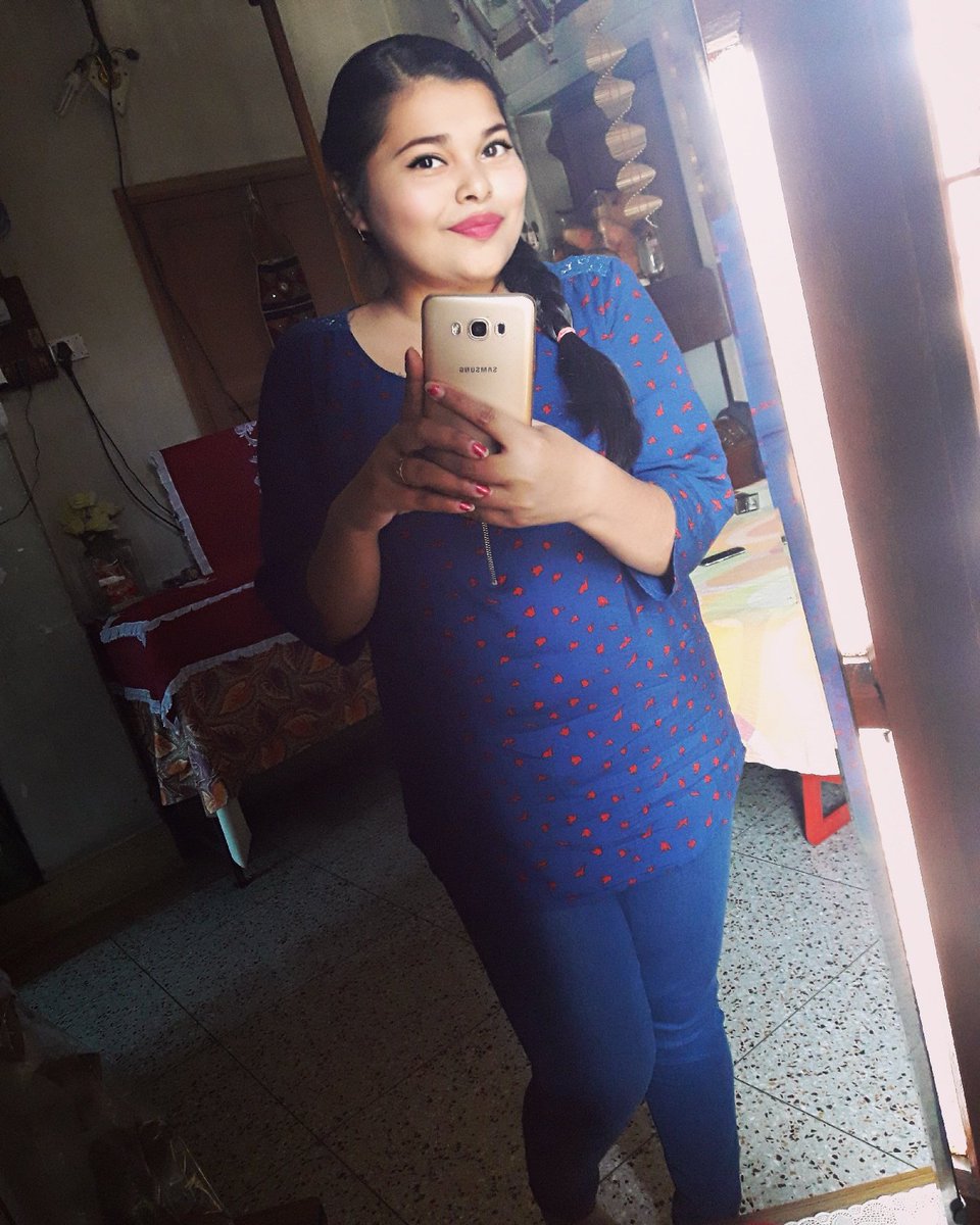 BipashaRoy18's tweet photo. #summerdays #justaclick #love #blue #redlips #perfect1 😍😍 https://t.co/8AEeW5L8Pa