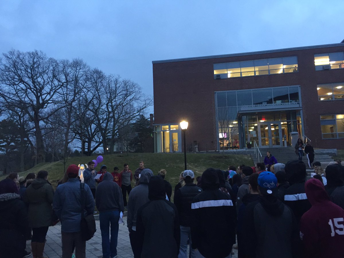 bbuoniconti's tweet photo. Proud of @RegisCollege_MA students who worked on #TakeBackTheNight for #RCSaveWeek! Amazing work @RegisNeighborIX @kelt303 @CoachA_SantaFe! https://t.co/7yFausDNLF